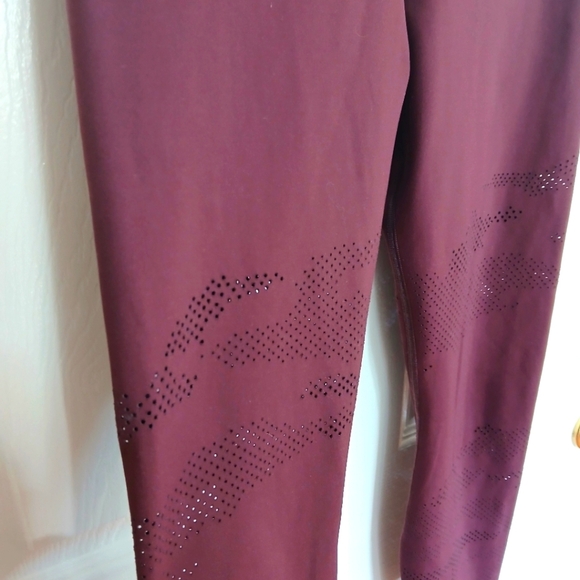 Athleta Leggings Womens Small Maroon Persistence Laser Cut 7/8 Tight Vented S - Picture 3 of 6